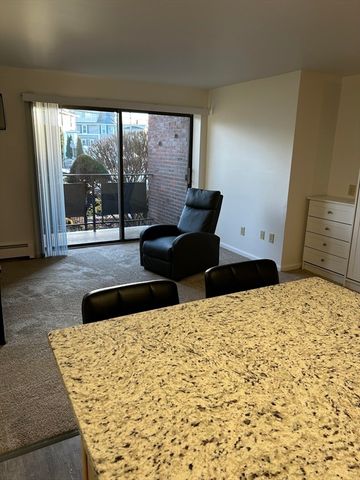 2 Victory Road 6, Lynn, MA 01902