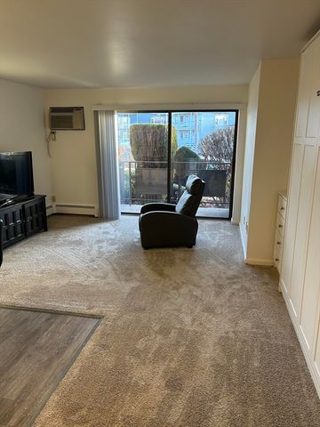 2 Victory Road 6, Lynn, MA 01902