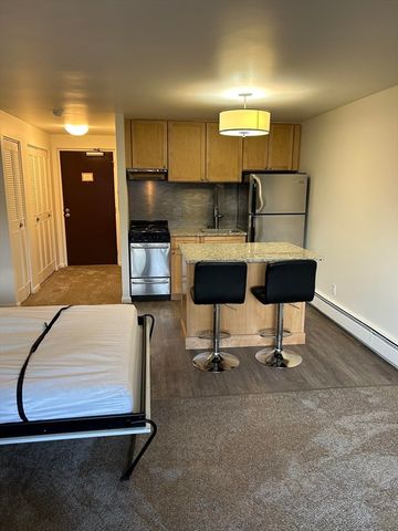 2 Victory Road 6, Lynn, MA 01902