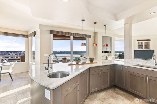 3202 Loma Court NE, Tacoma, WA 98422