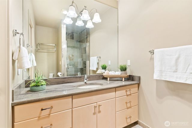 3202 Loma Court NE, Tacoma, WA 98422