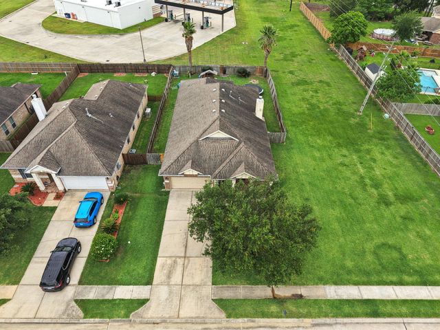 8227 Shady Grove, Baytown, TX 77523