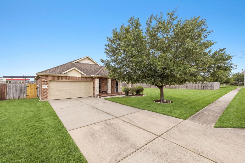 8227 Shady Grove, Baytown, TX 77523