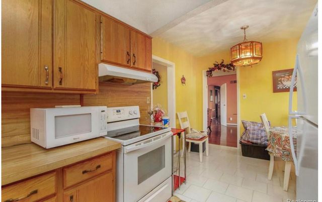 19954 Woodcrest Street, Harper Woods City, MI 48225