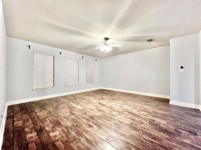 1128 Jamie Drive, Grand Prairie, TX 75052