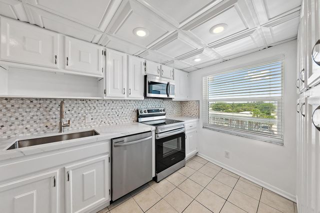 155 Yacht Club Drive 405, North Palm Beach, FL 33408