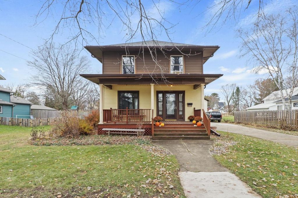 351 S Madison Street, Evansville, WI 53536