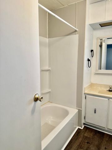 2627 W Midvalley Avenue 134, Visalia, CA 93277