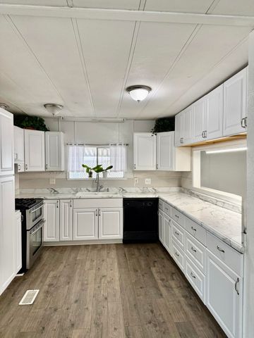 2627 W Midvalley Avenue 134, Visalia, CA 93277