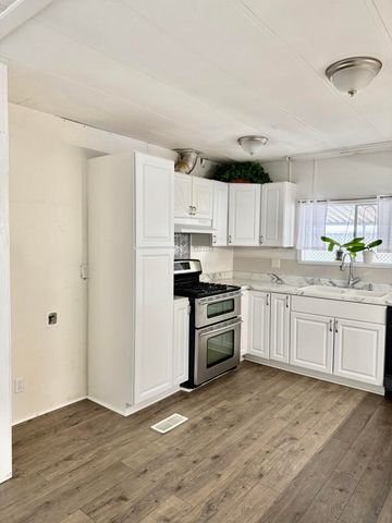 2627 W Midvalley Avenue 134, Visalia, CA 93277