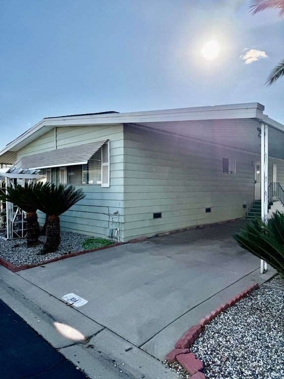 2627 W Midvalley Avenue 134, Visalia, CA 93277