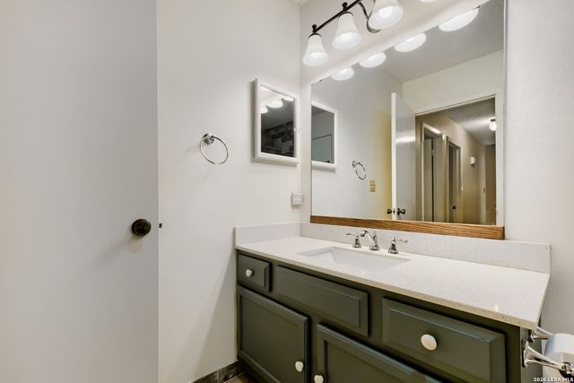 11834 BURNING BEND ST, San Antonio, TX 78249