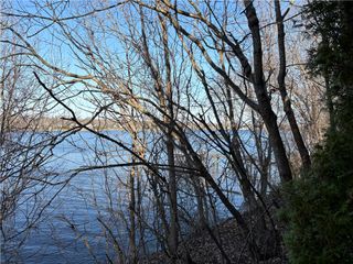 351 County Road, Barrington, RI 02806