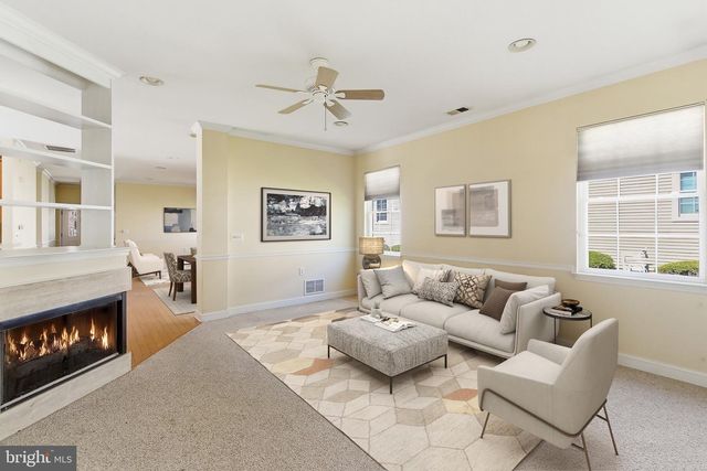 102 HUMMINGBIRD DR, Hamilton, NJ 08690