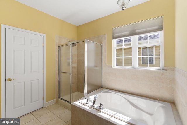 102 HUMMINGBIRD DR, Hamilton, NJ 08690