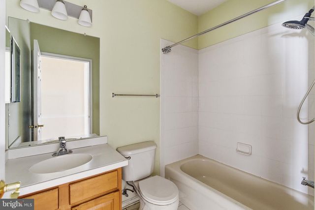 102 HUMMINGBIRD DR, Hamilton, NJ 08690