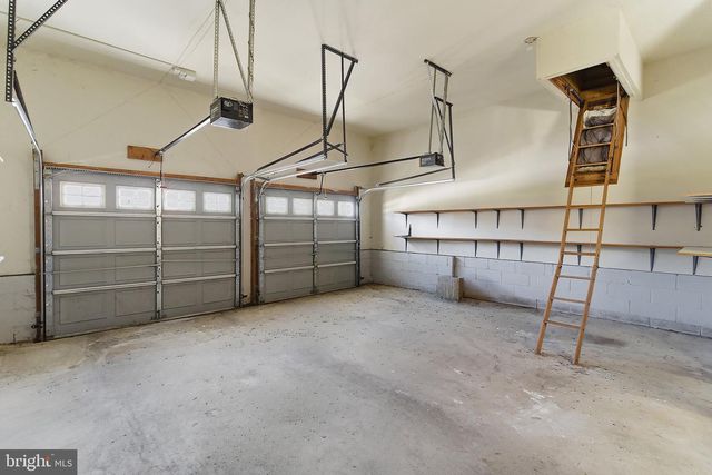 102 HUMMINGBIRD DR, Hamilton, NJ 08690