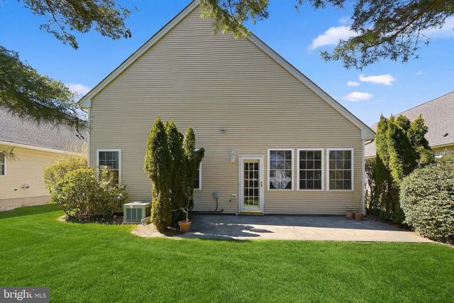 102 HUMMINGBIRD DR, Hamilton, NJ 08690