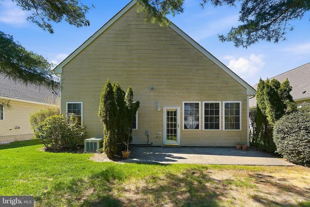 102 HUMMINGBIRD DR, Hamilton, NJ 08690