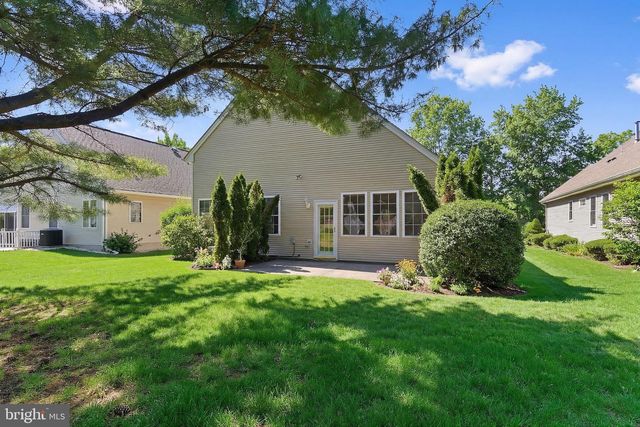 102 HUMMINGBIRD DR, Hamilton, NJ 08690