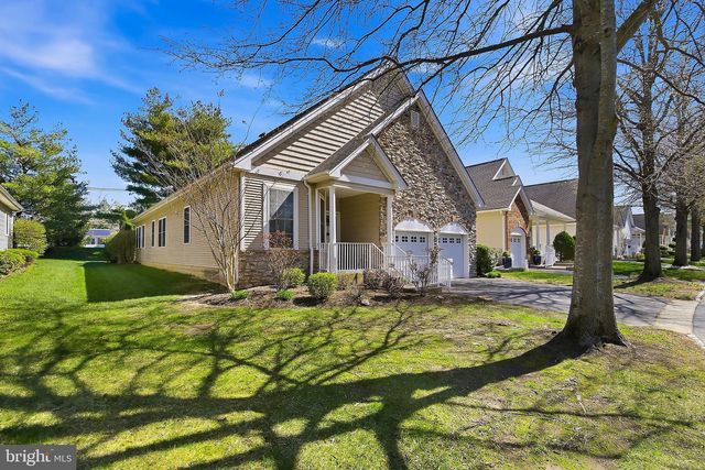 102 HUMMINGBIRD DR, Hamilton, NJ 08690