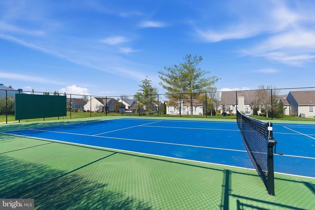 102 HUMMINGBIRD DR, Hamilton, NJ 08690