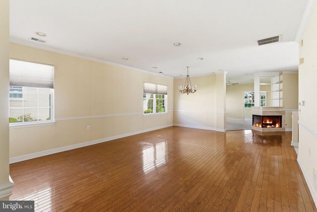 102 HUMMINGBIRD DR, Hamilton, NJ 08690