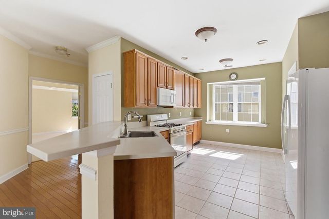 102 HUMMINGBIRD DR, Hamilton, NJ 08690