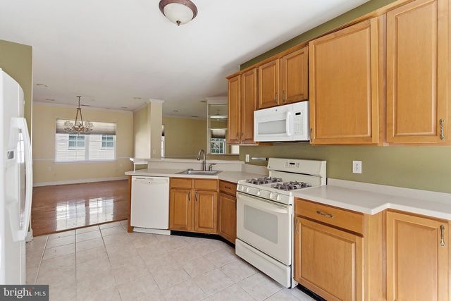 102 HUMMINGBIRD DR, Hamilton, NJ 08690