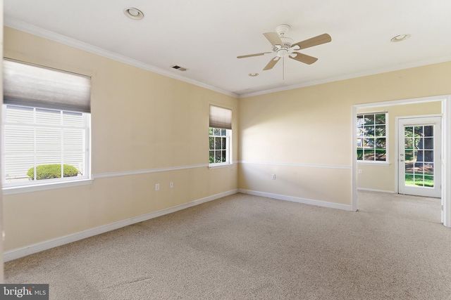 102 HUMMINGBIRD DR, Hamilton, NJ 08690