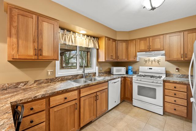 1565 Brookmoor Lane, Portage, MI 49024