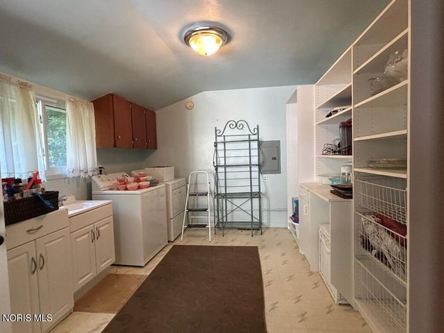 3002 Pinehurst Drive, Toledo, OH 43613
