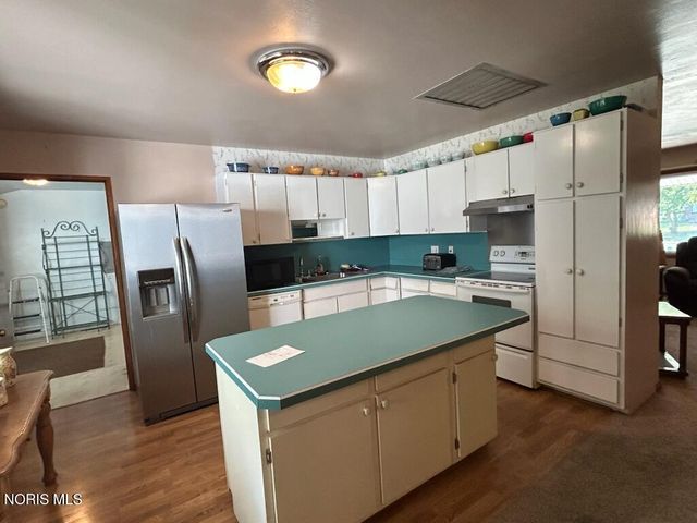 3002 Pinehurst Drive, Toledo, OH 43613