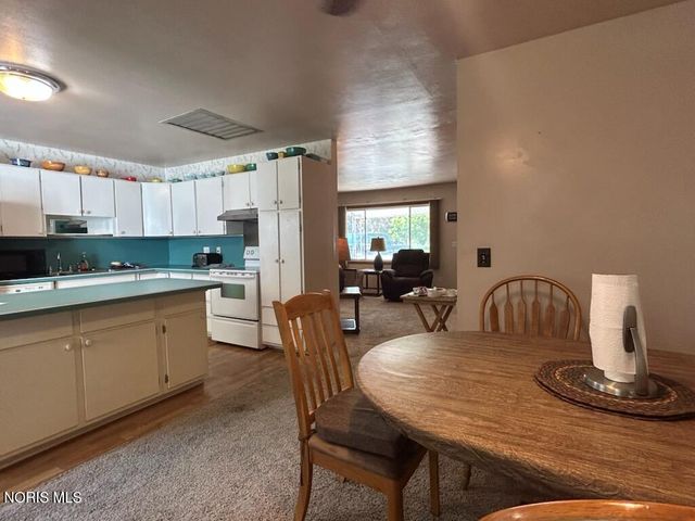 3002 Pinehurst Drive, Toledo, OH 43613
