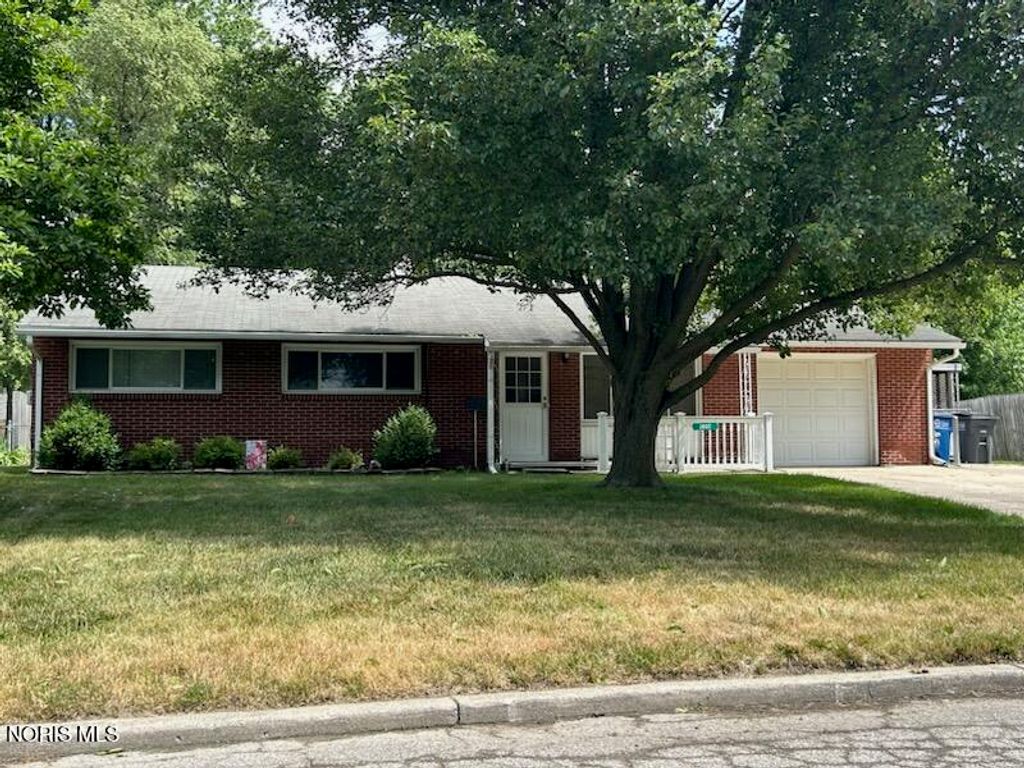 3002 Pinehurst Drive, Toledo, OH 43613