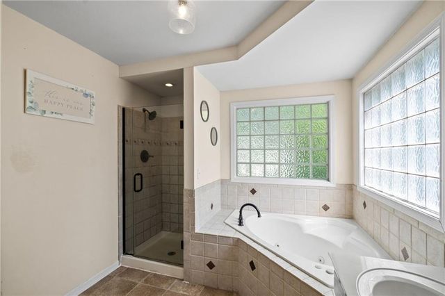 9338 NW 86th Terrace, Kansas City, MO 64153