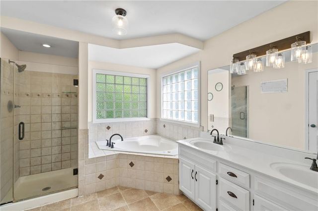 9338 NW 86th Terrace, Kansas City, MO 64153