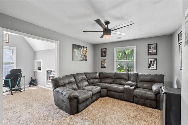 9338 NW 86th Terrace, Kansas City, MO 64153