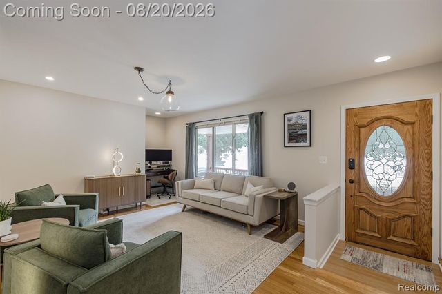 428 Carter Drive, Troy, MI 48098