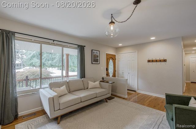 428 Carter Drive, Troy, MI 48098