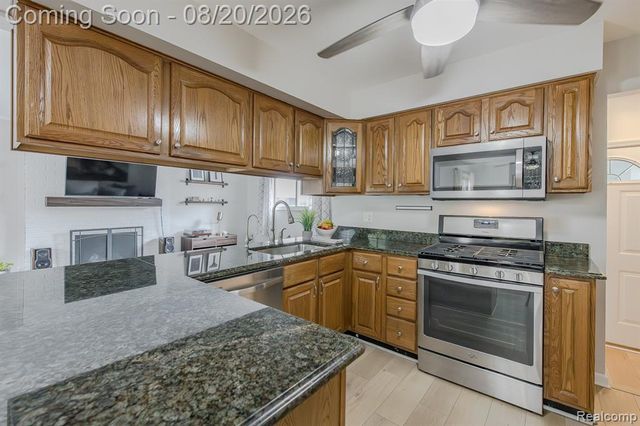 428 Carter Drive, Troy, MI 48098