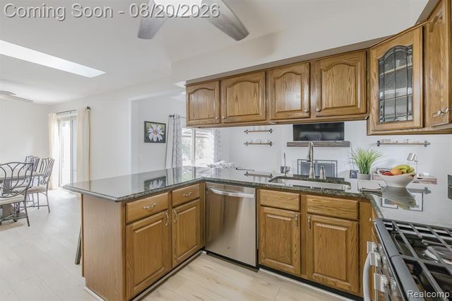 428 Carter Drive, Troy, MI 48098