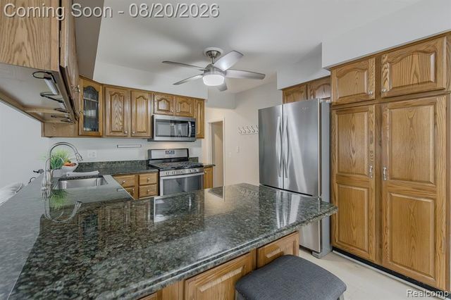 428 Carter Drive, Troy, MI 48098