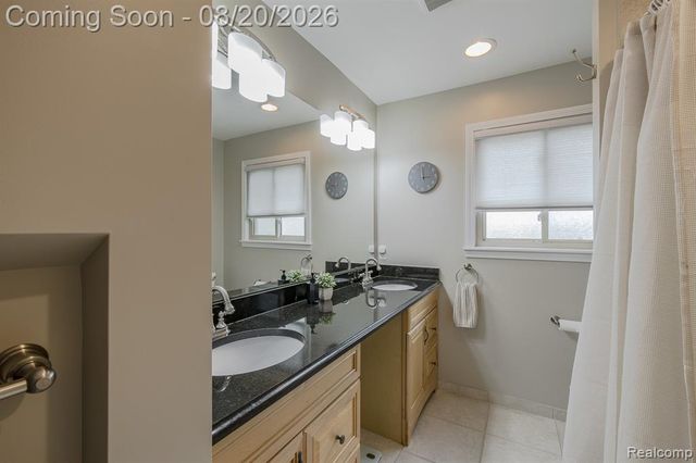 428 Carter Drive, Troy, MI 48098