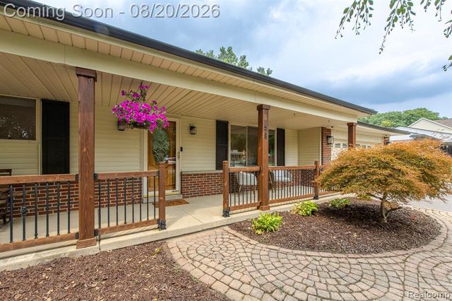 428 Carter Drive, Troy, MI 48098