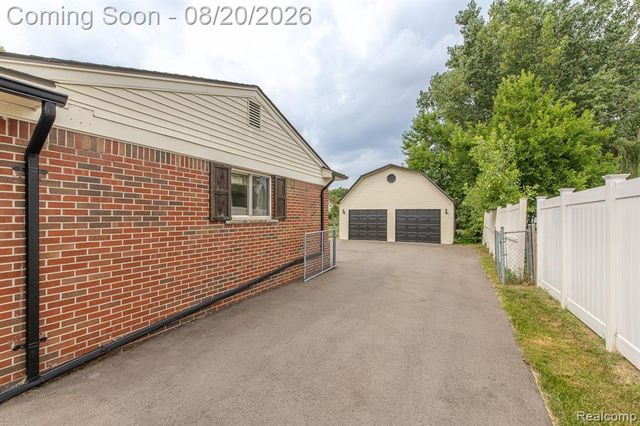 428 Carter Drive, Troy, MI 48098