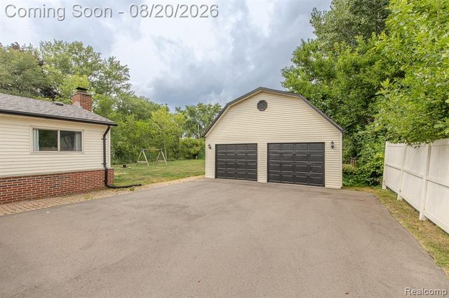 428 Carter Drive, Troy, MI 48098