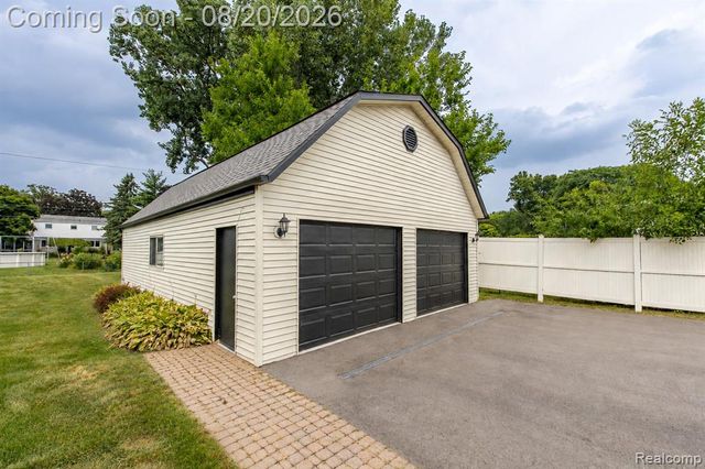 428 Carter Drive, Troy, MI 48098