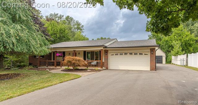 428 Carter Drive, Troy, MI 48098