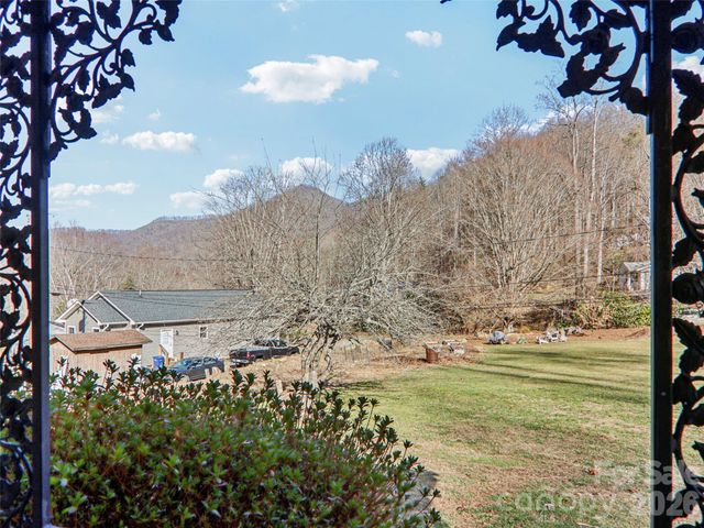 7 Landon Mountain Lane, Weaverville, NC 28787